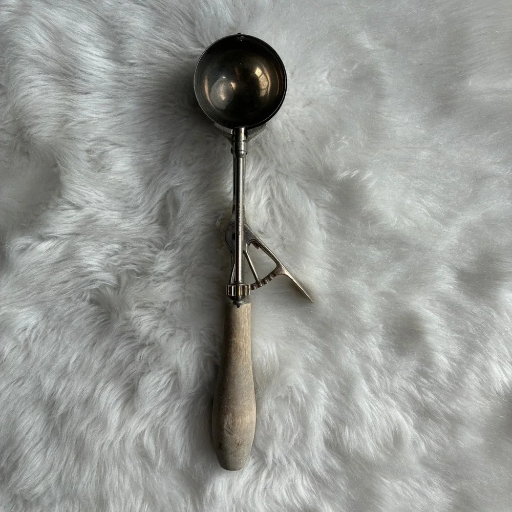 Vintage Gilchrist #20 Ice Cream Scoop Wood Handle‎ Mechanical Soda Fountain Tool